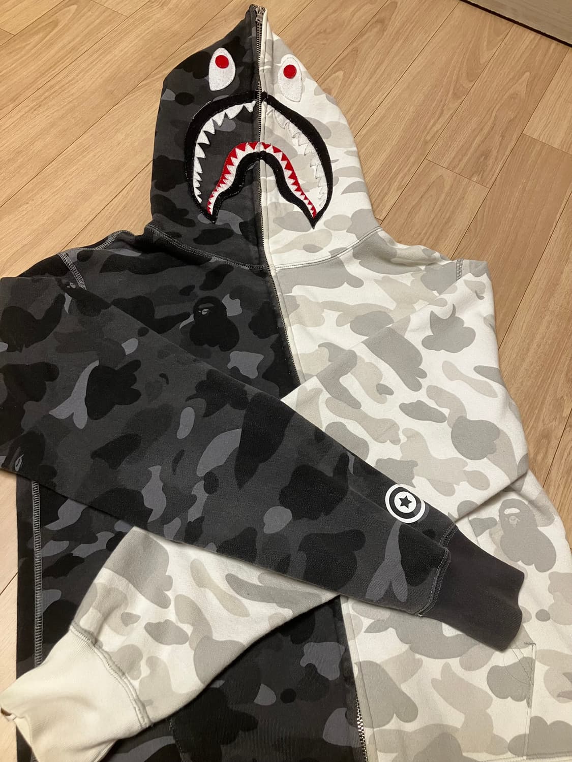 베이프 샤크 풀 후드집업 한정판 상품이미지1