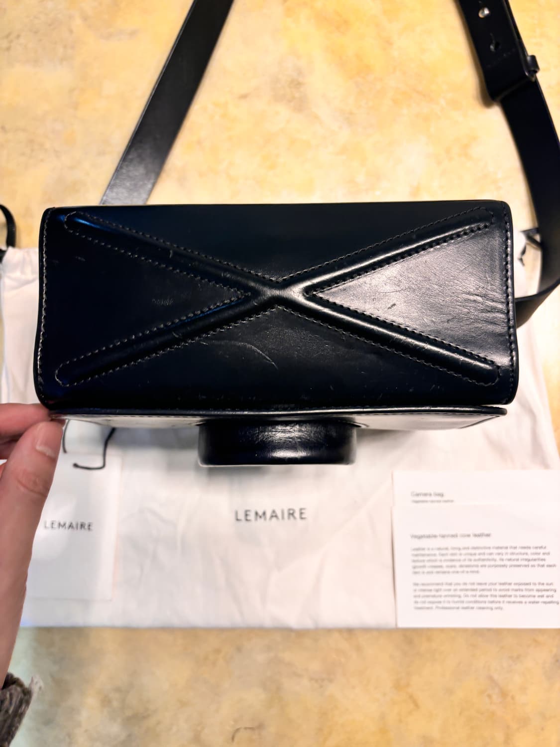 르메르 카메라 백 블랙 상품이미지8