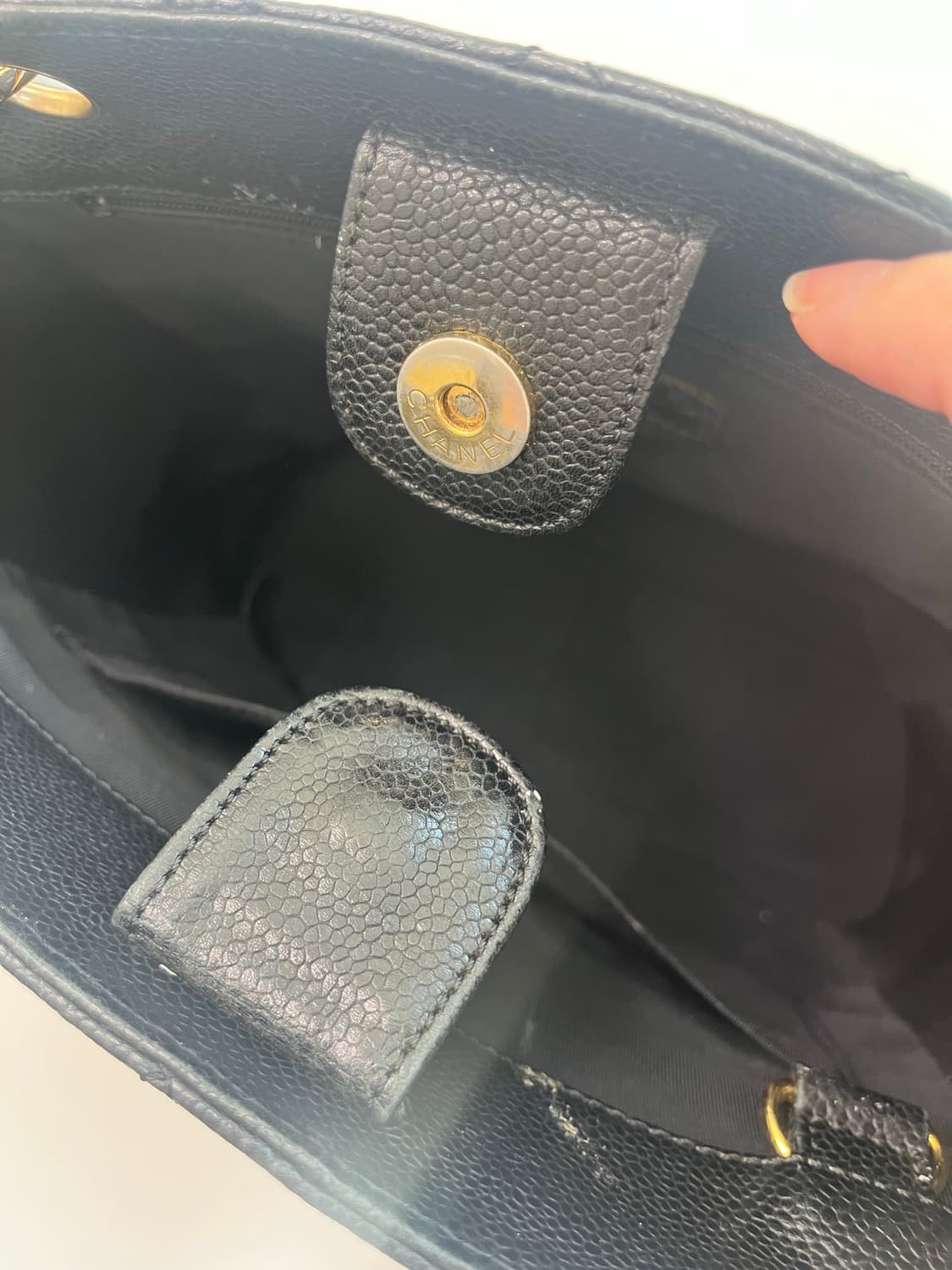 샤넬 그랜드샤핑 쁘띠 블랙 금장 상품이미지7
