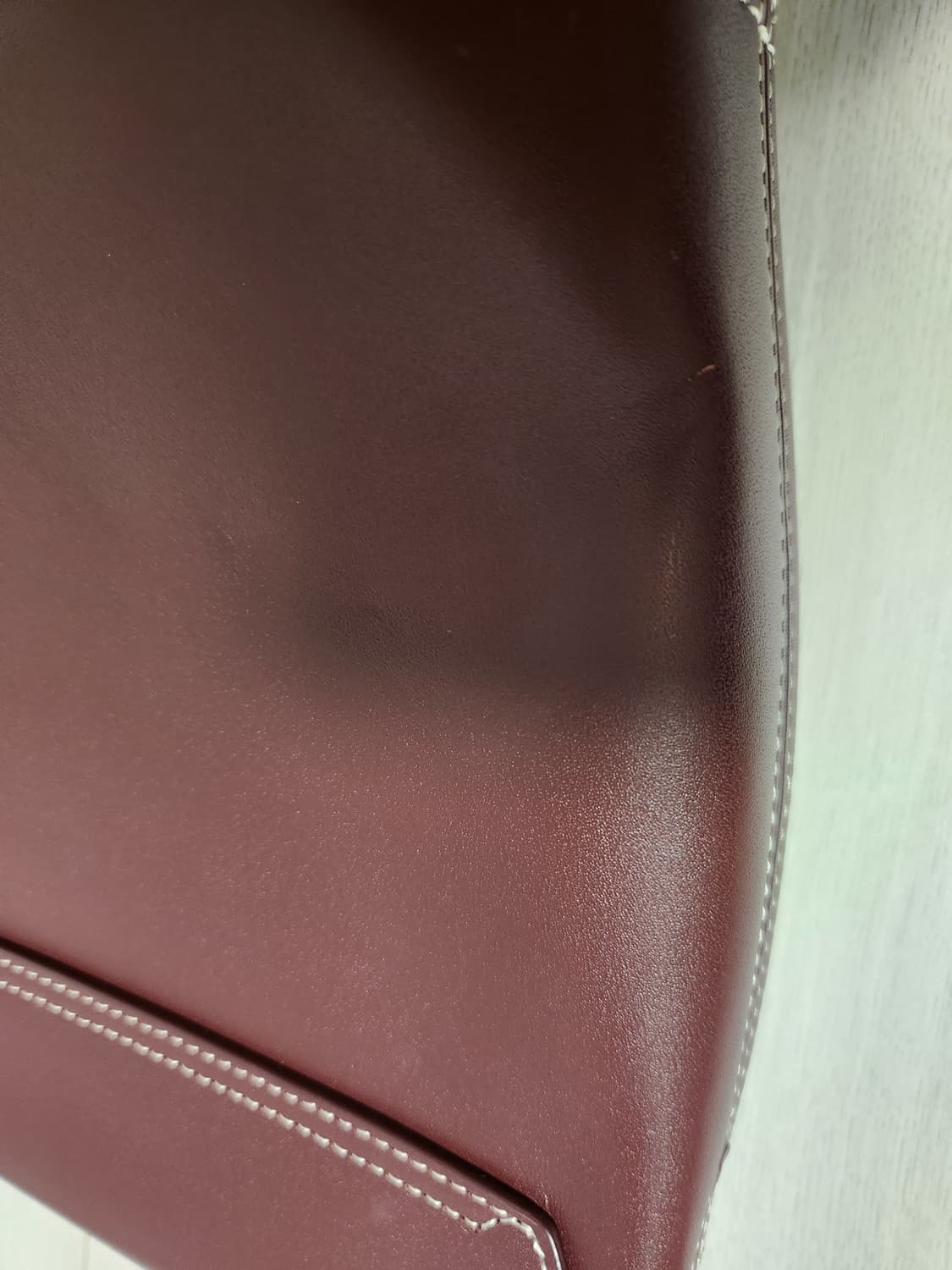 캘빈클라인 레더 버킷백

몇번 사용 안해서 사용감은 거의 없는데 보관하면 상품이미지7