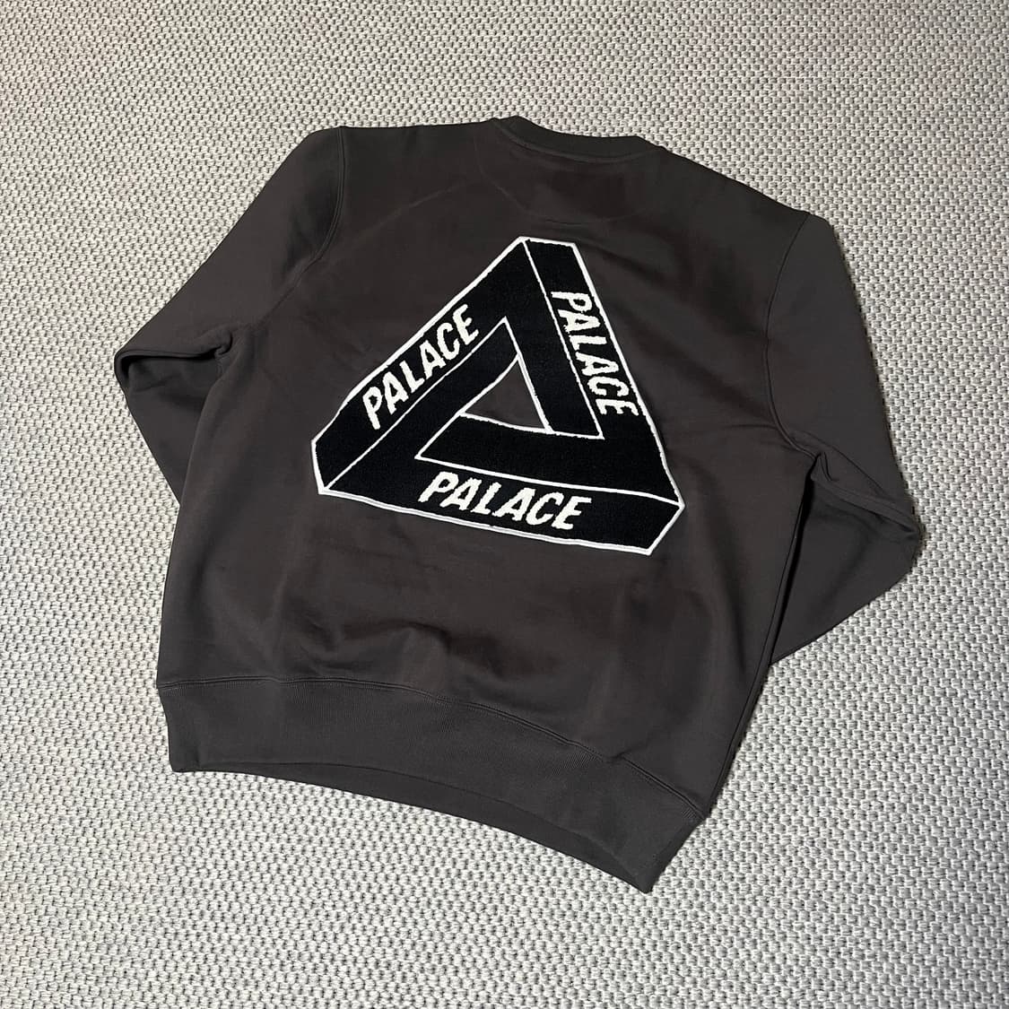팔라스 셔닐 트라이퍼그 스웨트셔츠 상품이미지1