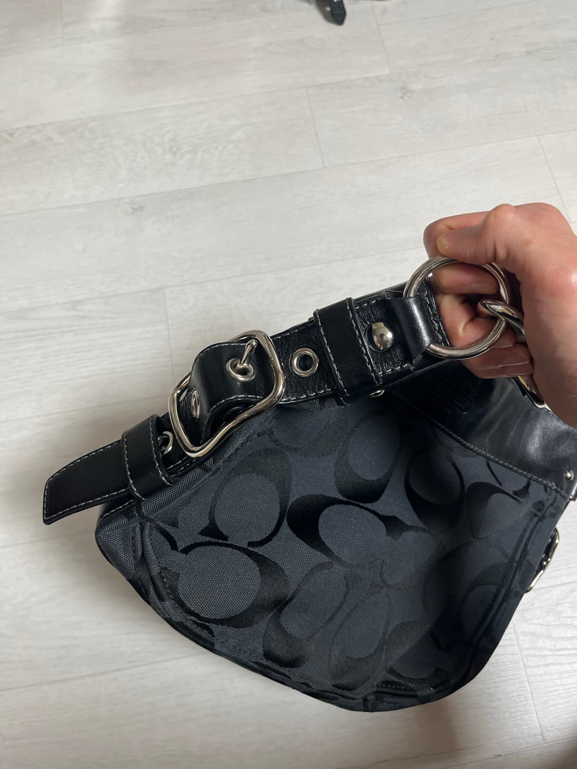 코치 버클 숄더백 상품이미지3