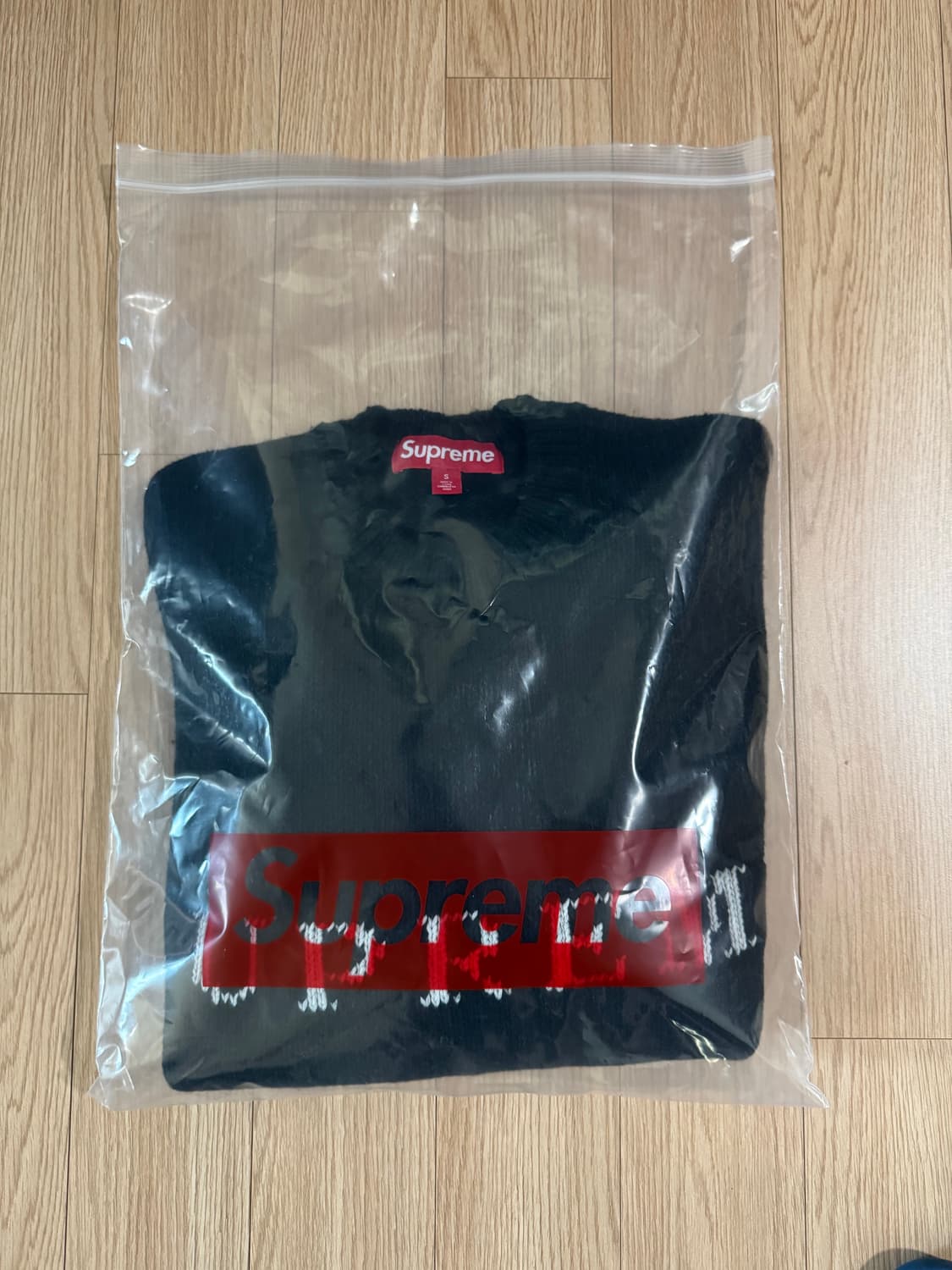 슈프림 콘트래스트 로고 스웨터 니트 블랙 상품이미지2