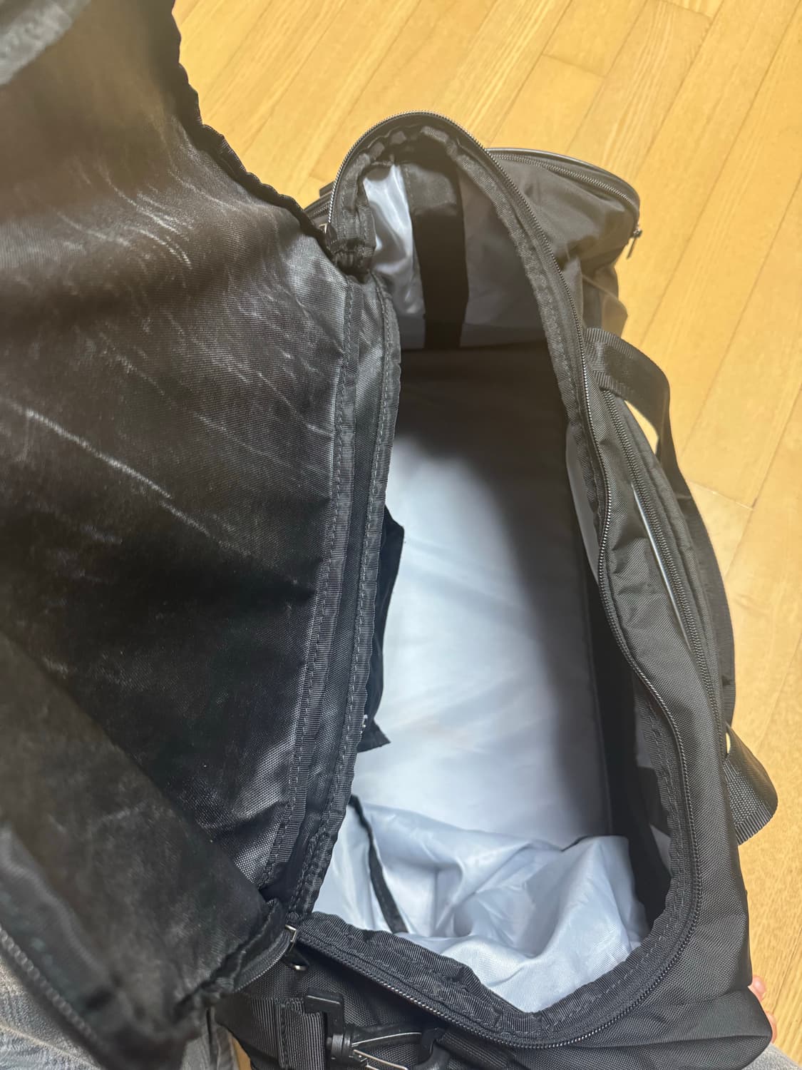 언더아머 언디나이어블 3.0 MD 더플백 1300213-001 상품이미지4