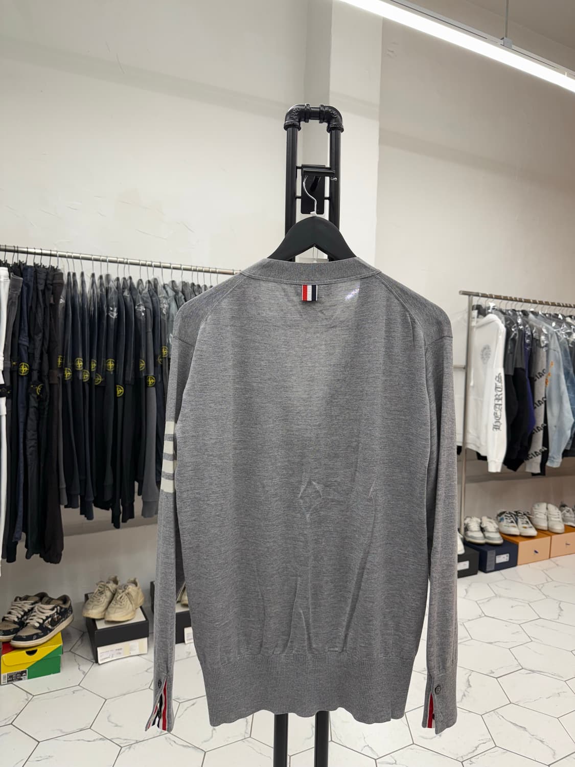 [4] 톰브라운 사선완장 메리노 울 가디건 상품이미지2