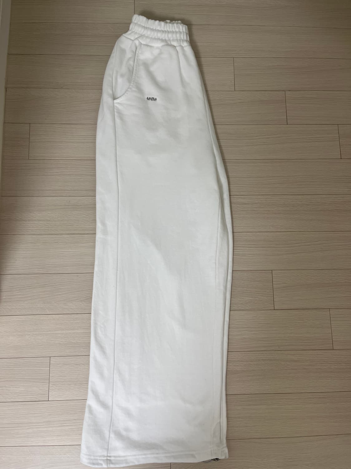 므넴 핀턱 로고 조거 팬츠 화이트  상품이미지4