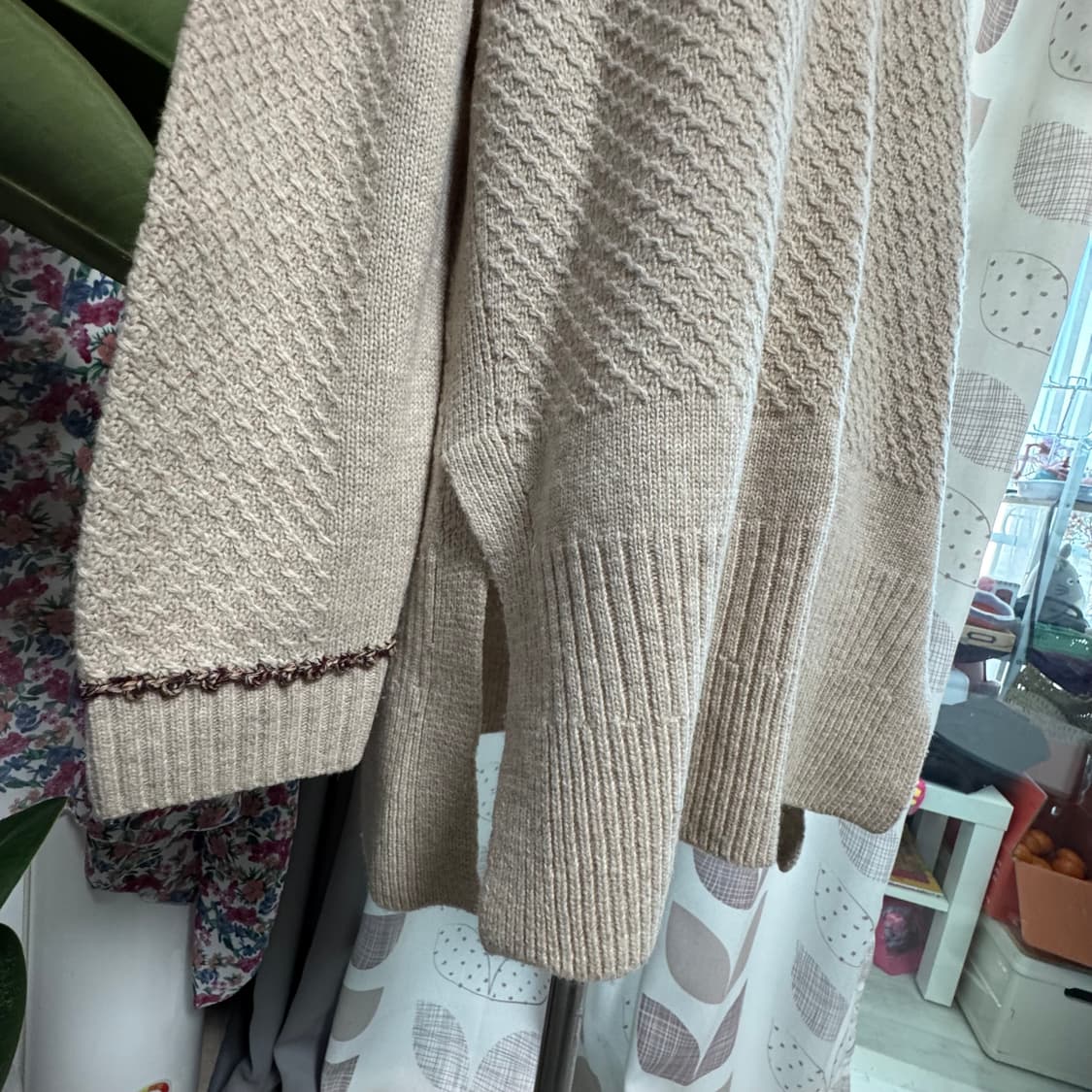 썰스데이 아일랜드 베이지 긴팔 니트 빈티지스타일 상품이미지3