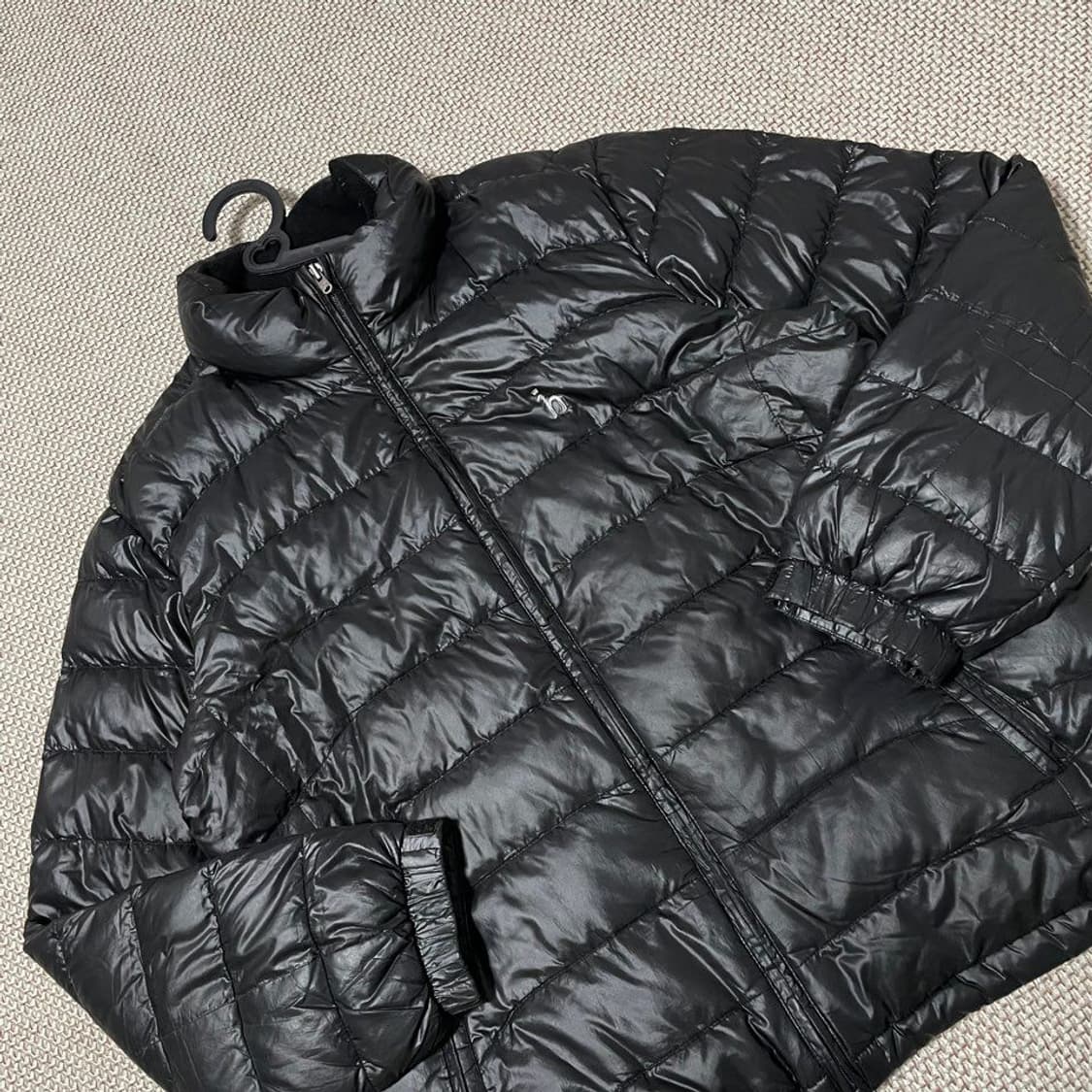 헤지스 구스다운. 유광 경량패딩. 5994 상품이미지2