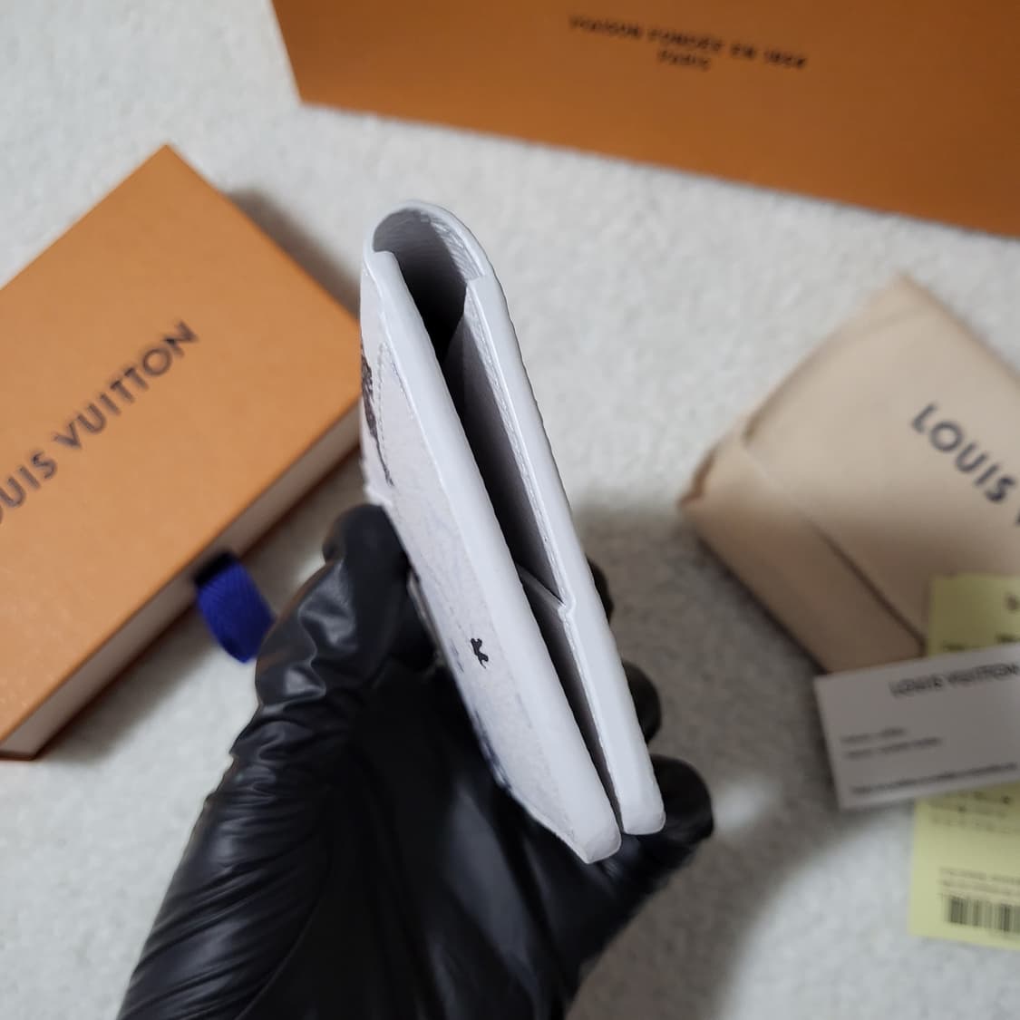 [26년구매/한정판] 루이비통 스키 오거나이저 카드지갑 화이트 상품이미지6