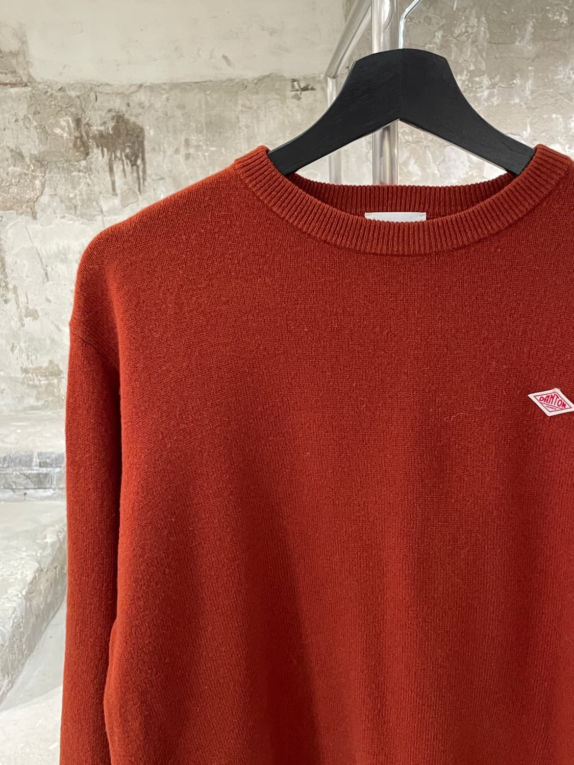 단톤 레디쉬 오렌지 로고 크루넥 니트 상품이미지2