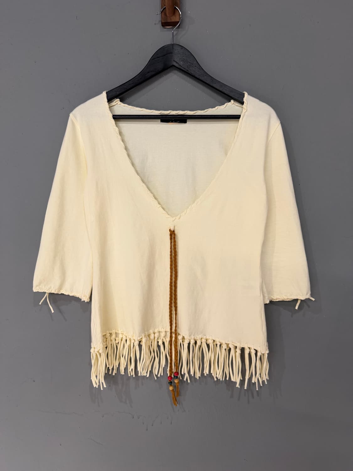 Deep v-neck twist line tassel top 상품이미지5