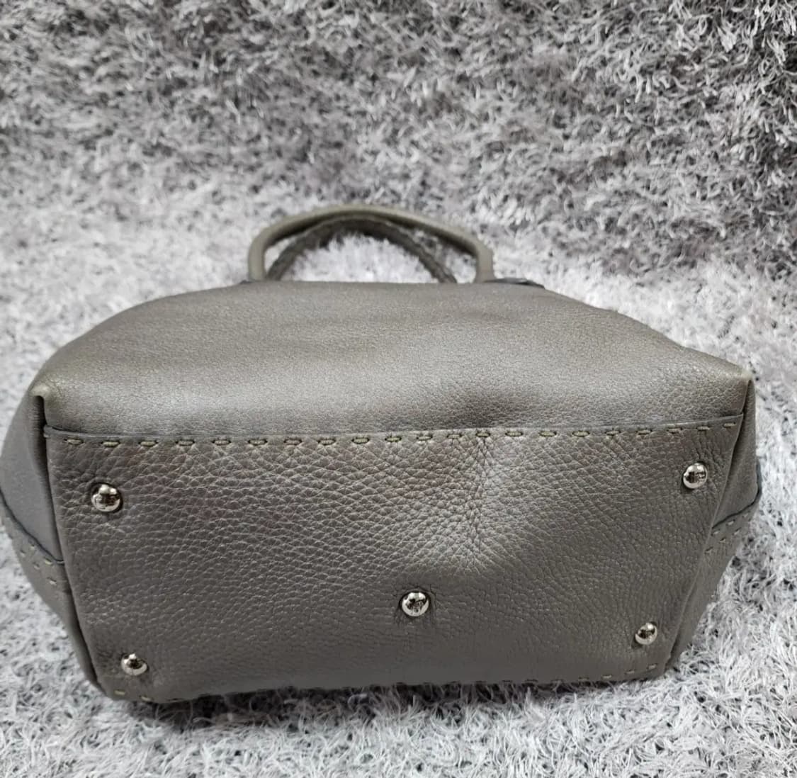 펜디 레더 토트백 상품이미지5