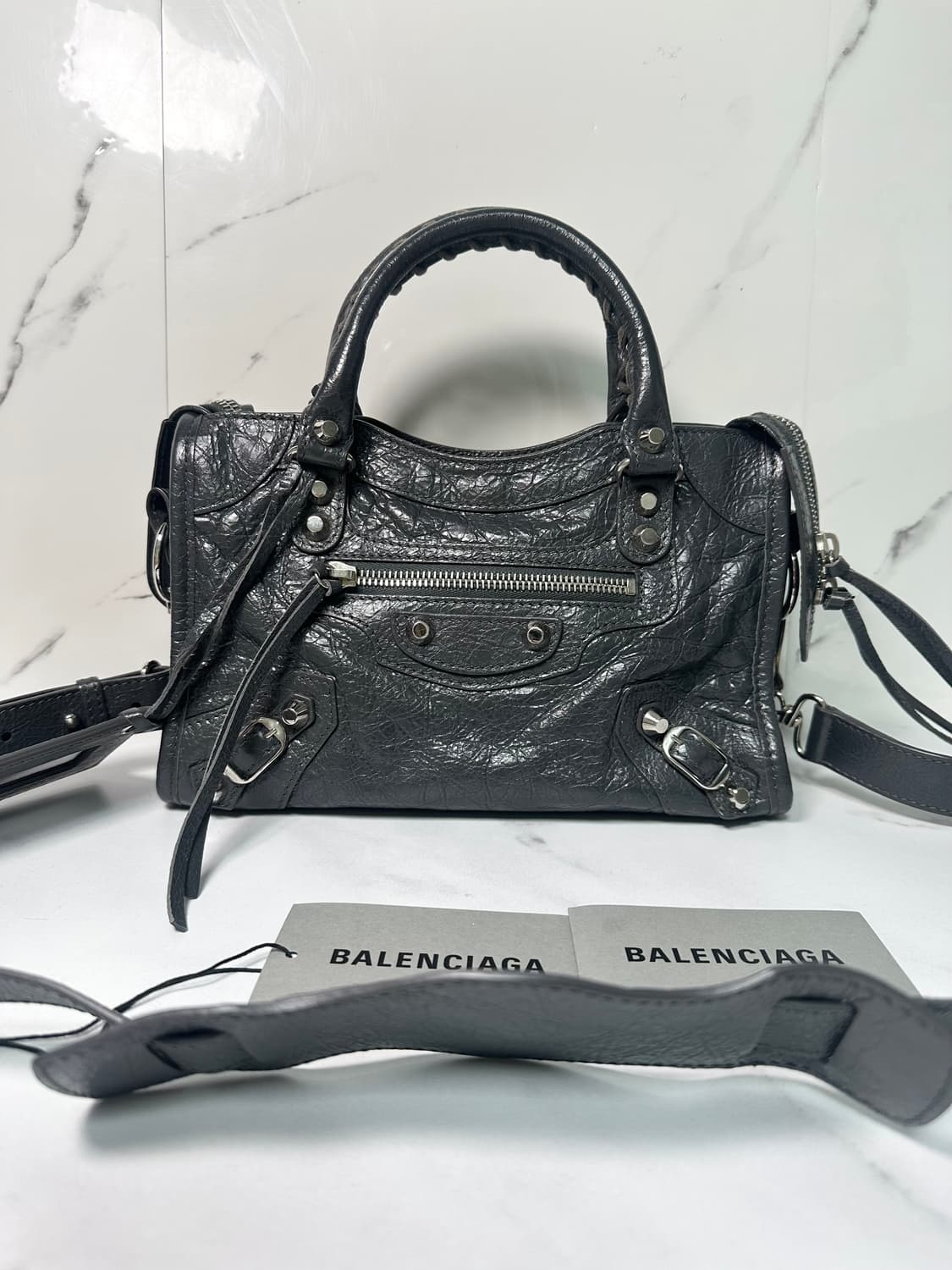 [A+ 정품] 발렌시아가 시티 모터백 미니 다크그레이 상품이미지5