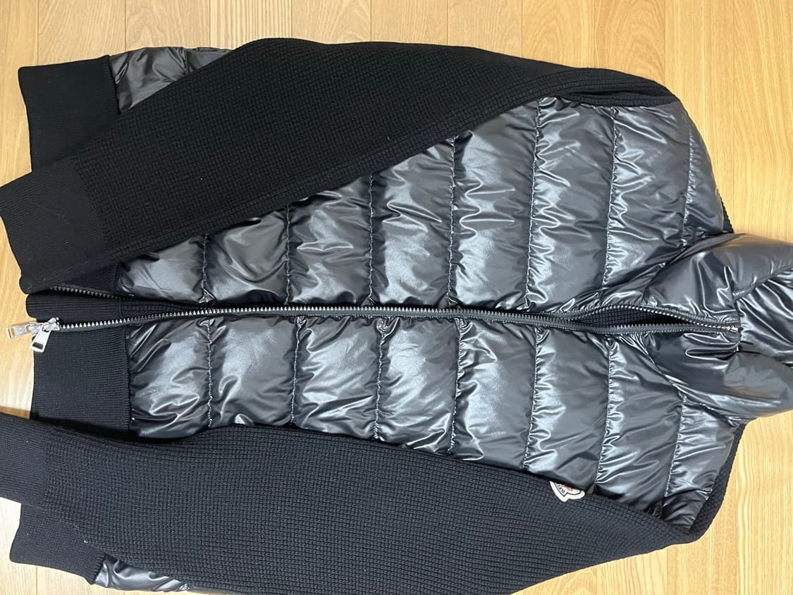 몽클레어 유광 니트패딩 신상 L사이즈 급처분 상품이미지1