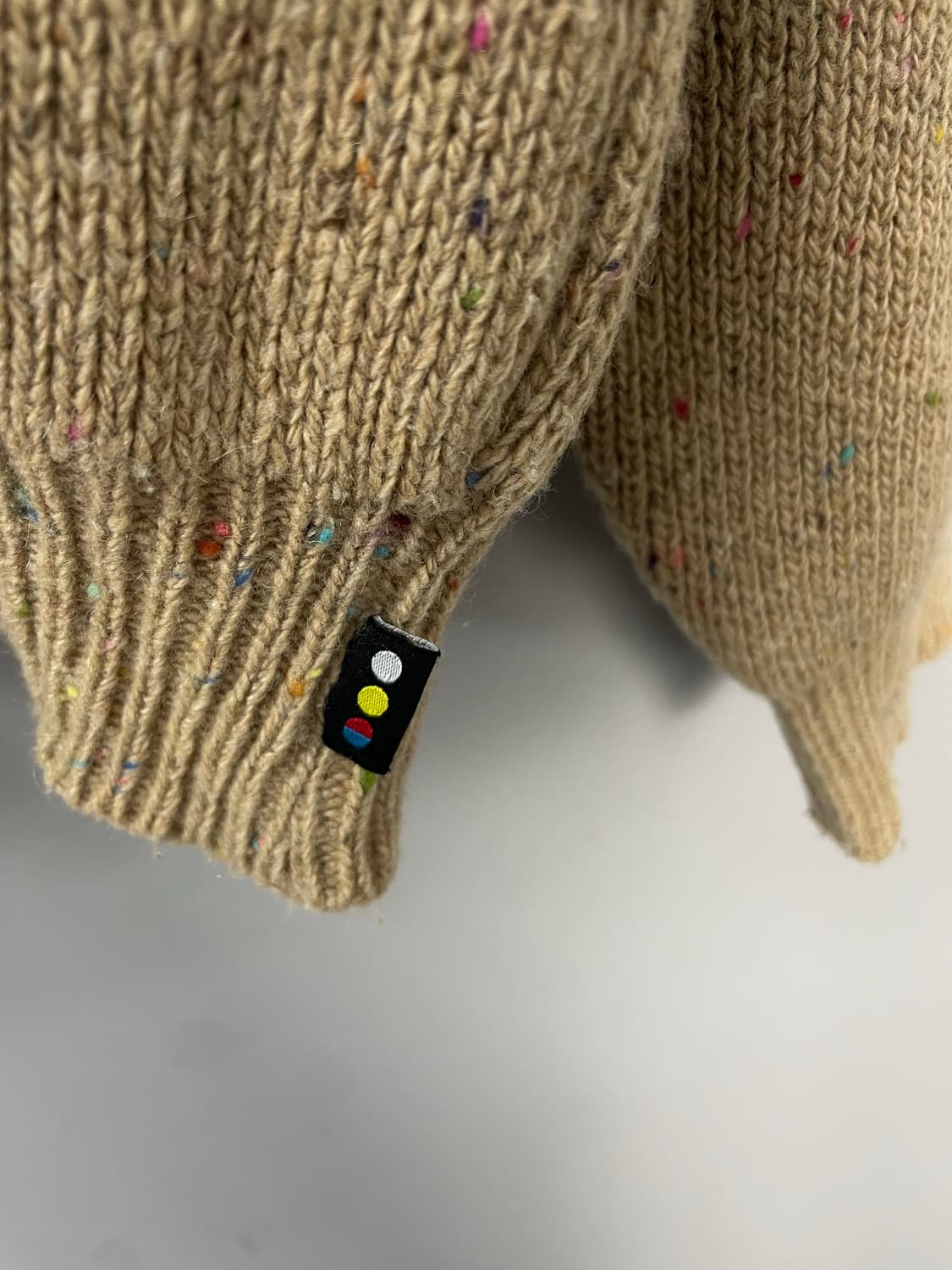 아이앱 스튜디오 x 새들러 하우스 니트치즈 스웨터 H1193 상품이미지5