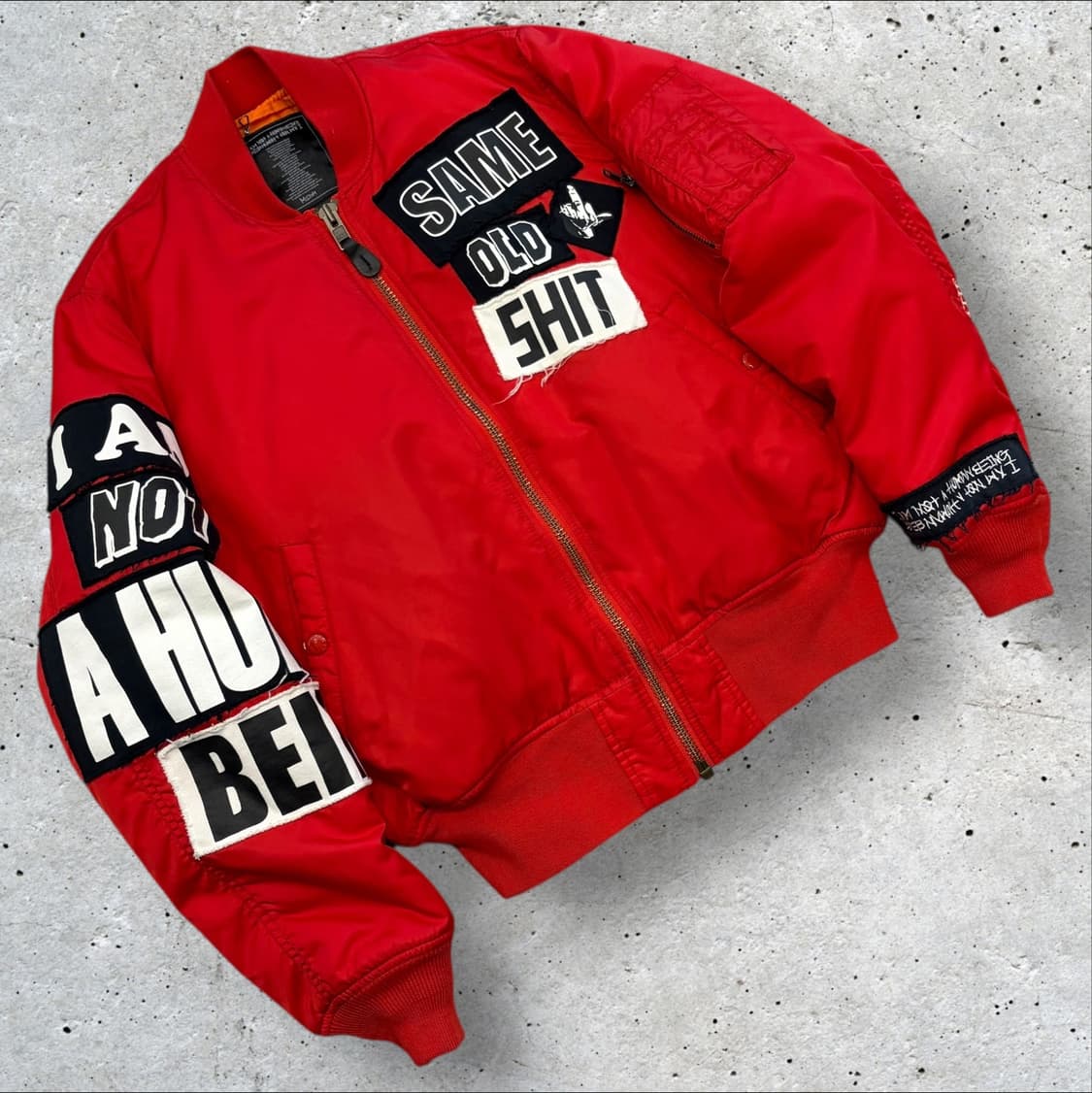 [M] 휴먼비잉 패치 장식 레드 항공점퍼 상품이미지1