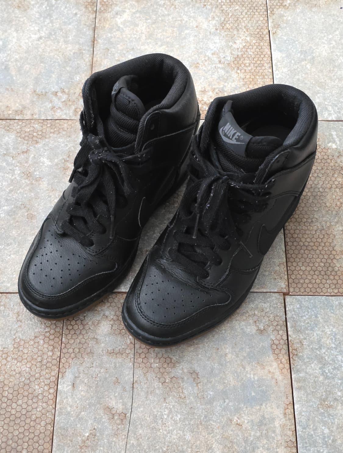 (225)나이키 덩크 스카이 하이 에센셜 블랙 검 상품이미지1