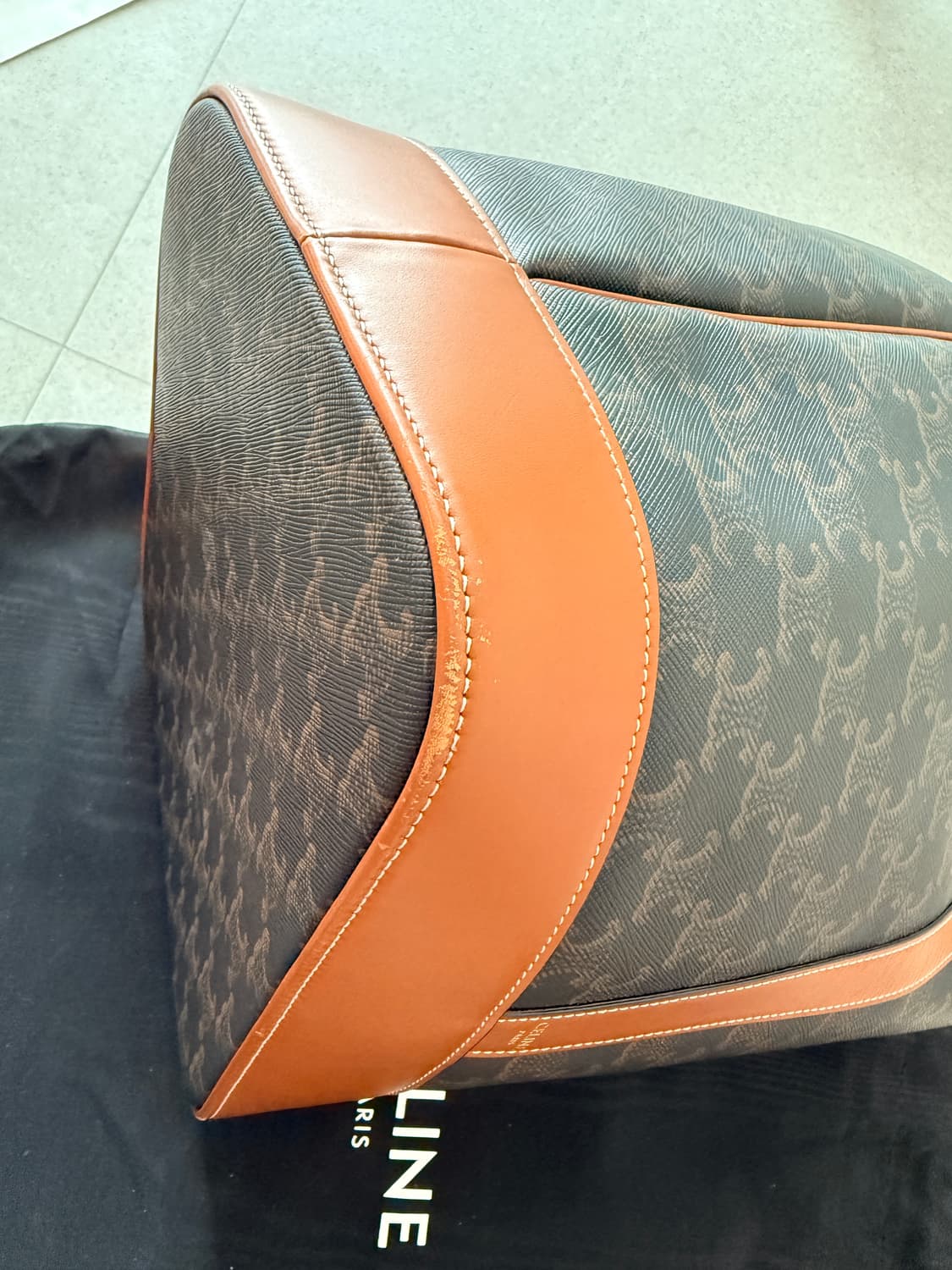 셀린느 트리옹프 버킷백 미디움 상품이미지5