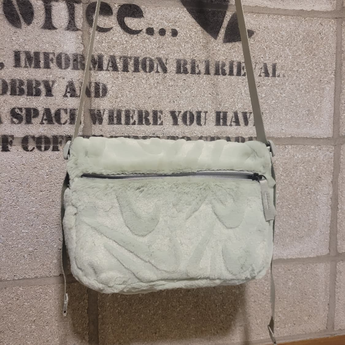 나이키 인조퍼 크로스백 상품이미지2