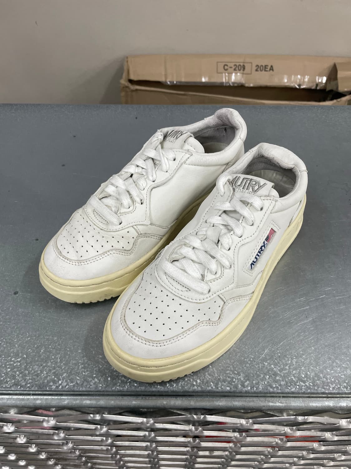 오트리 메달리스트 로우 화이트 36 상품이미지2