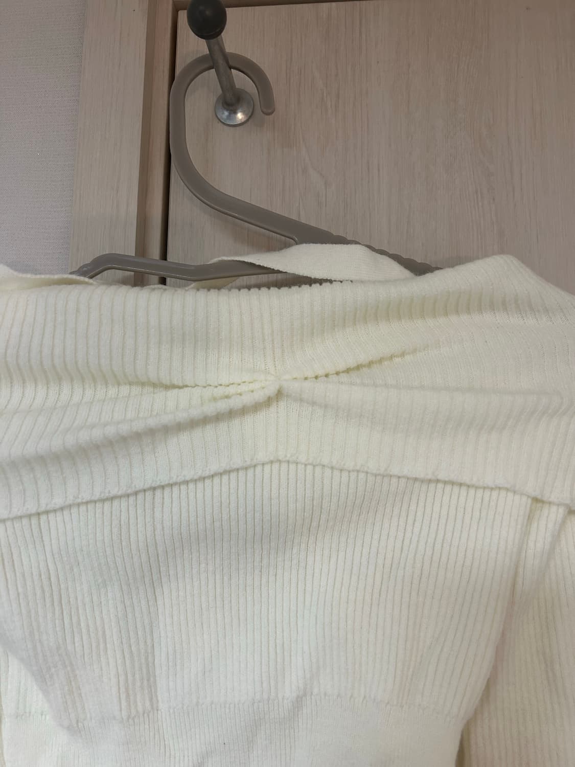 아이보리 셔링 오프숄더 상품이미지3