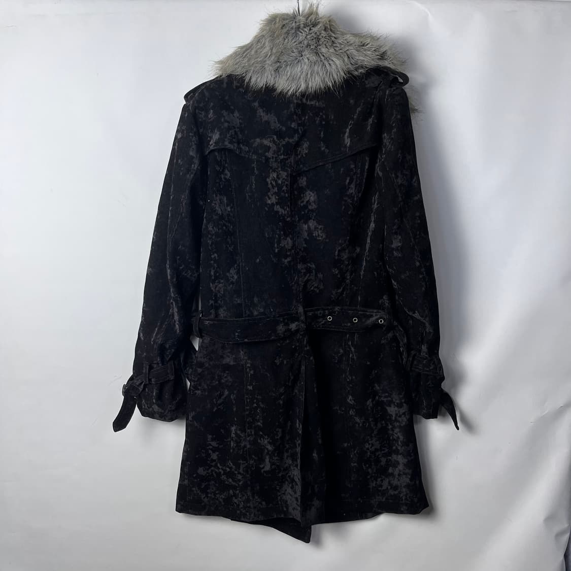 [In The Attic] 인더애틱 펑크 벨벳 퍼 코트 상품이미지2