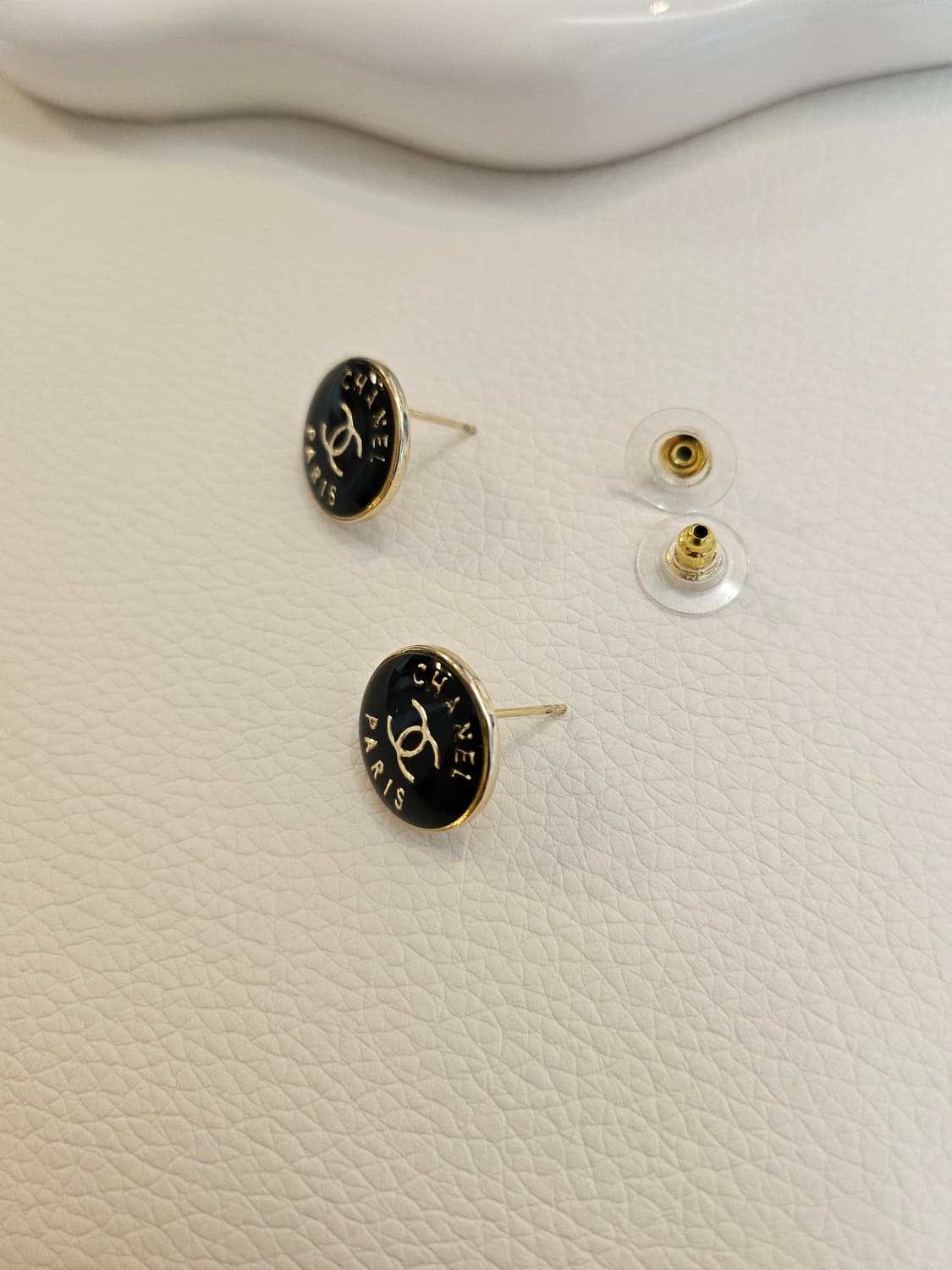 샤넬 단추 CC로고 블랙 귀걸이 업사이클링 상품이미지5