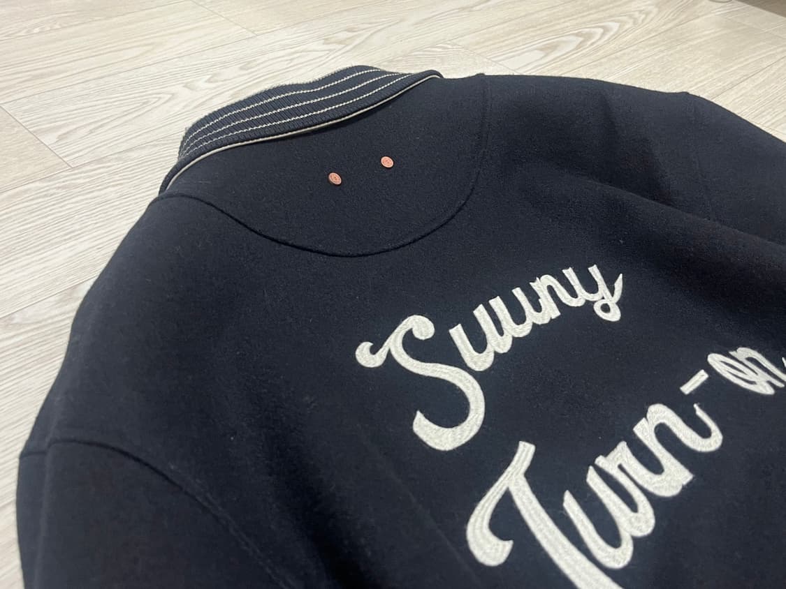 앤더슨벨 써니바시티 자켓 블랙 L사이즈 상태 굿 상품이미지3