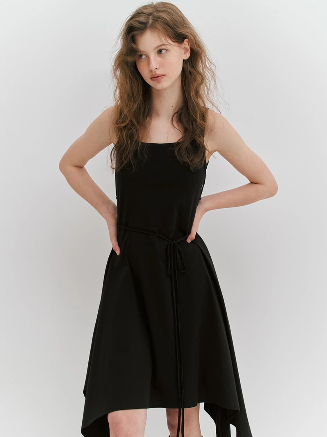 민더리 STRAP CUTTING JERSEY DRESS - BLACK 상품이미지4