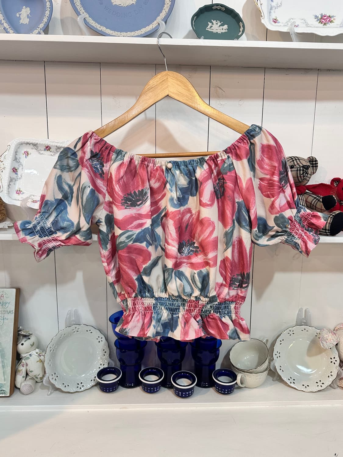 Liz Lisa(리즈리사) 수채화 플라워 오프숄더 스모크 크롭 블라우스 상품이미지1