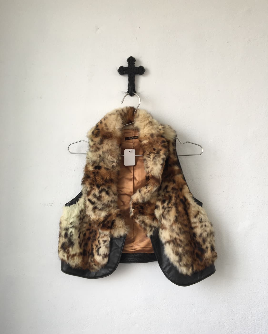 Leopard pattern fake fur vest 상품이미지1