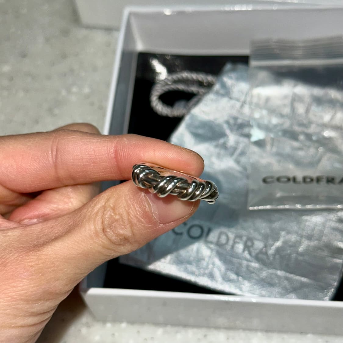 coldframe 콜드프레임 실버 꼬임 매듭 반지 상품이미지4
