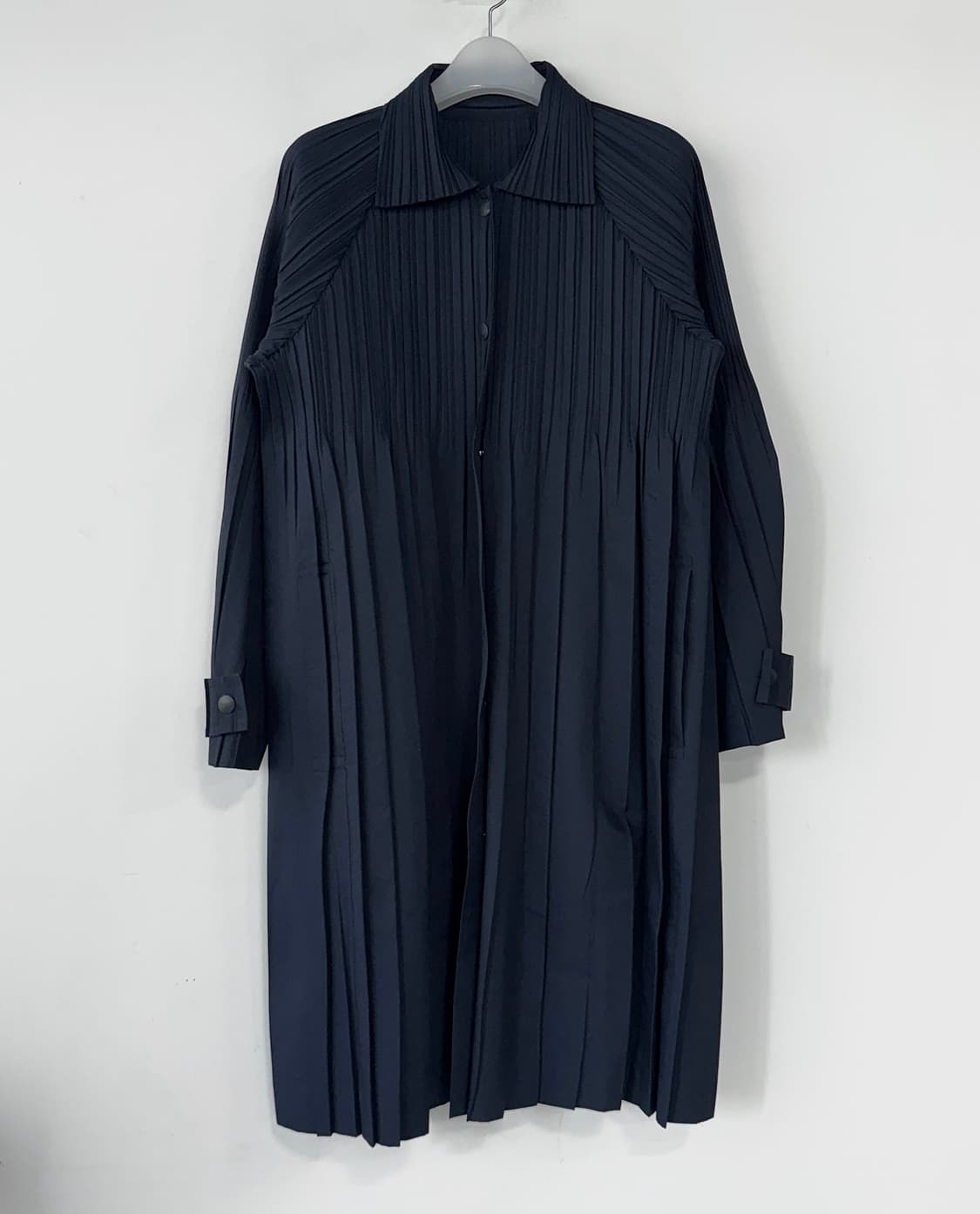 플리츠플리즈 네이비 코트 상품이미지1