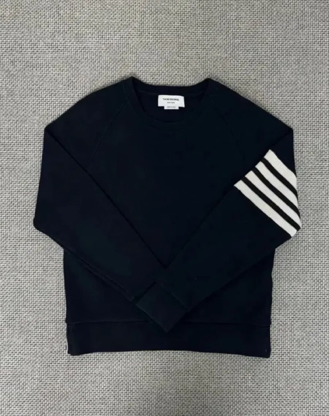 톰브라운 와플 니트 래글런 맨투맨  상품이미지1