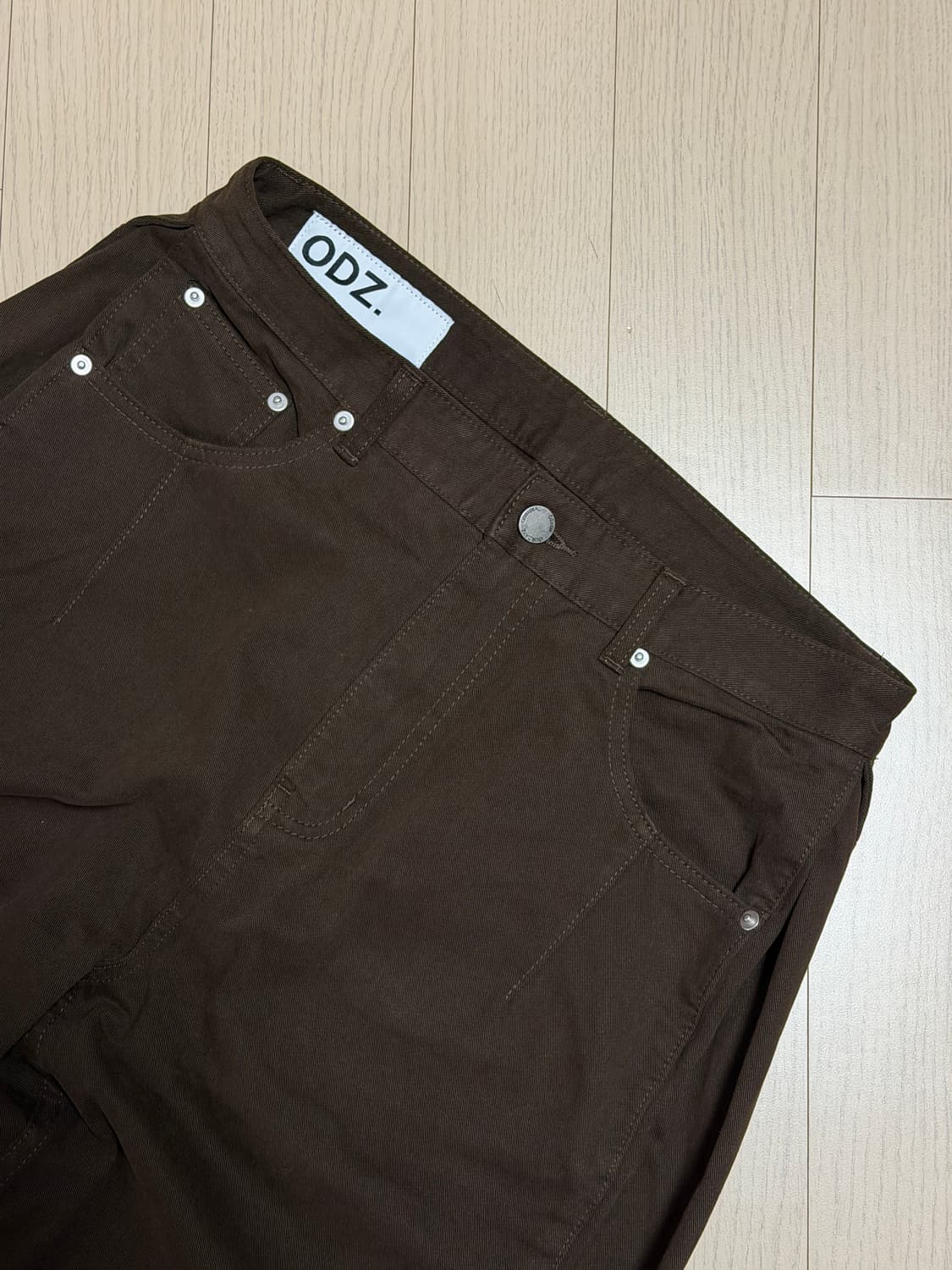 아워데이즈 사이드 턱 워시드 코튼 치노 팬츠 브라운 상품이미지3