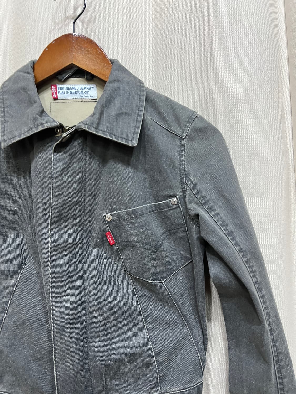 리바이스 여성 엔지니어드진 흑청데님 트러커 자켓 상품이미지4