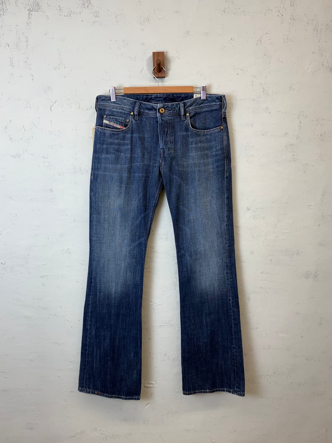 새상품 디젤 ZATHAN 부츠컷 데님팬츠 상품이미지1