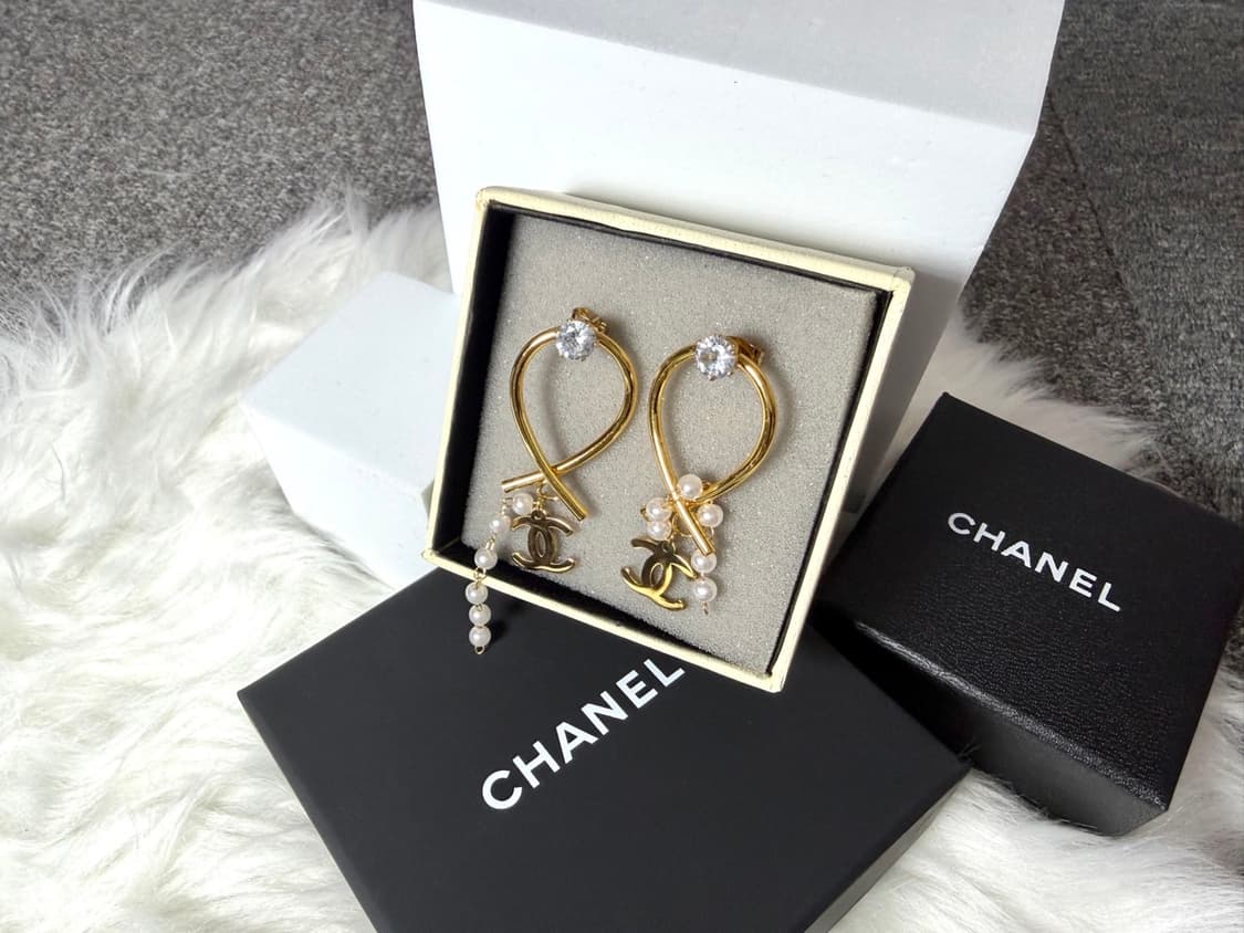 샤넬 트위드 포인트 진주 드롭 이어링 상품이미지7