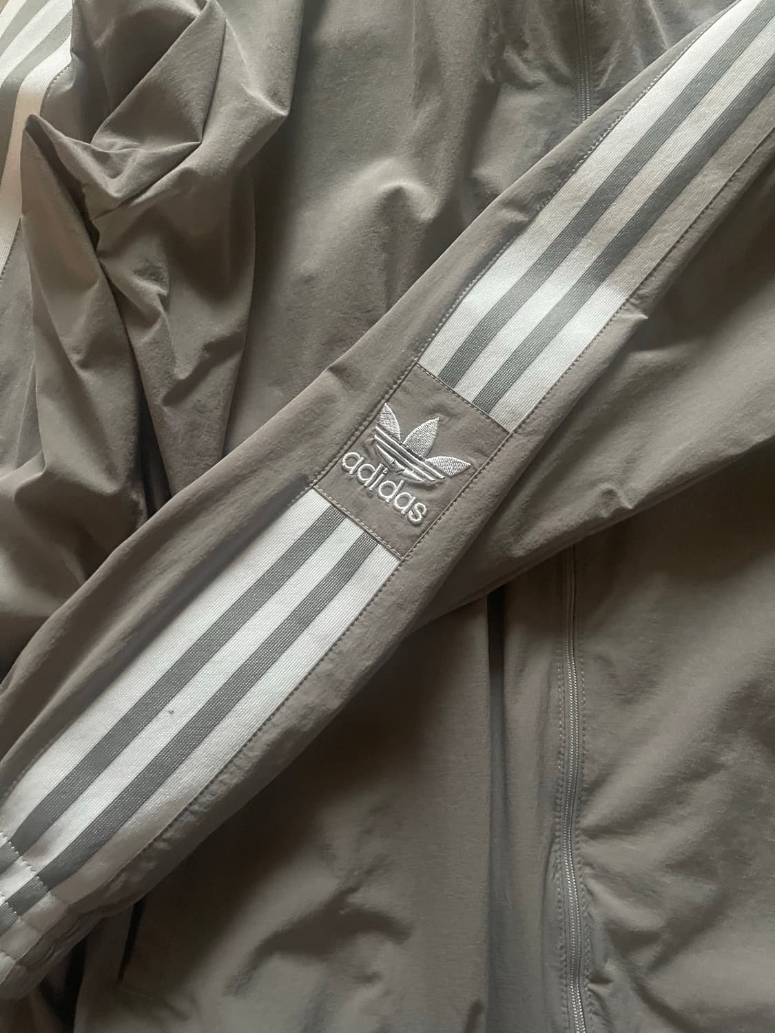 아디다스 그레이 바람막이 상품이미지3