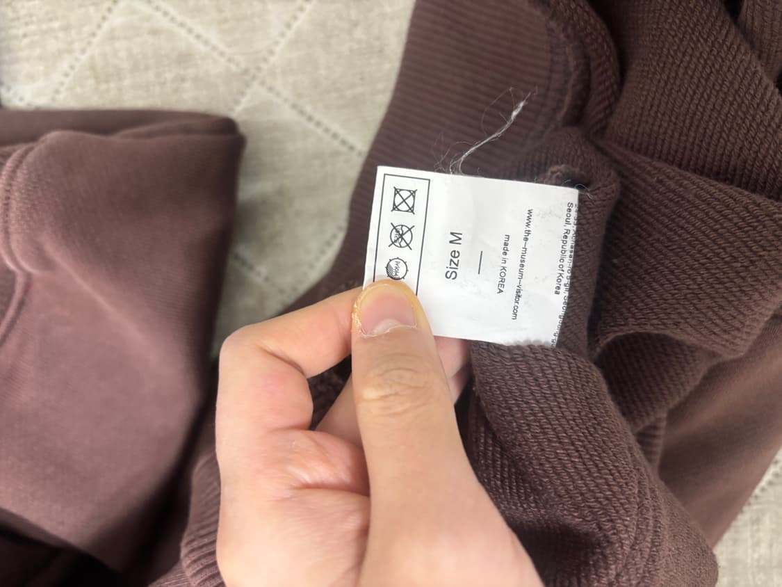 더뮤지엄비지터 스프레이 후드티 상품이미지4