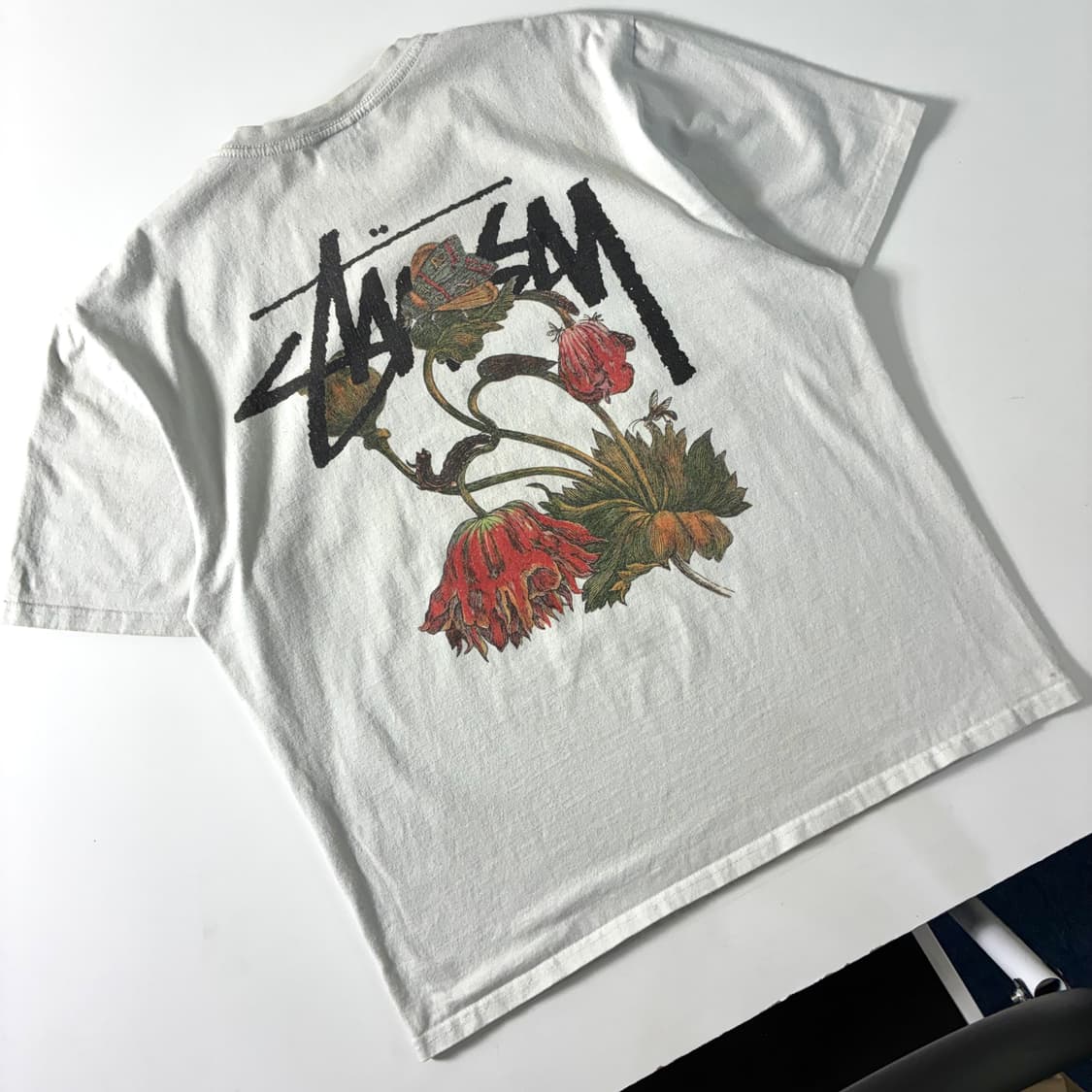 Stussy  스투시 워더드 플라워 프린팅 화이트 티셔츠  상품이미지2