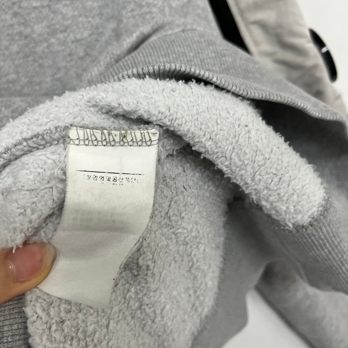 C.P 컴퍼니 렌즈 맨투맨 그레이 상품이미지5