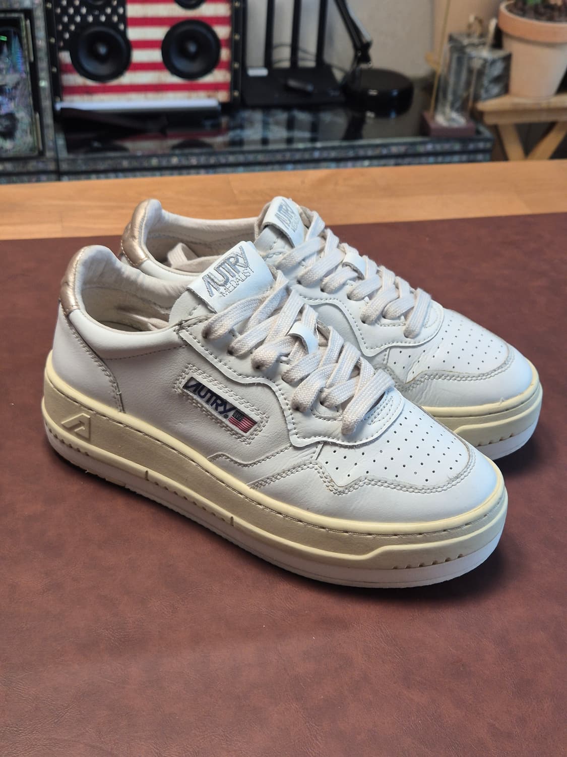 바닥보강했어요 235-240(37)  오트리 메달리스트 로우  상품이미지9