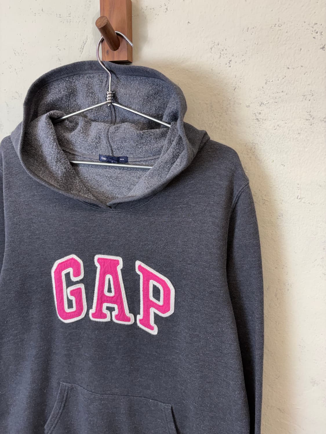 GAP 갭 핑크로고 후드티 차콜 상품이미지5
