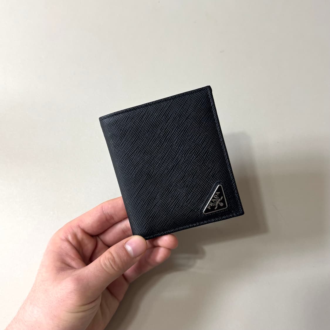 [OS/당일출고]프라다 삼각로고 사피아노 반지갑 상품이미지3