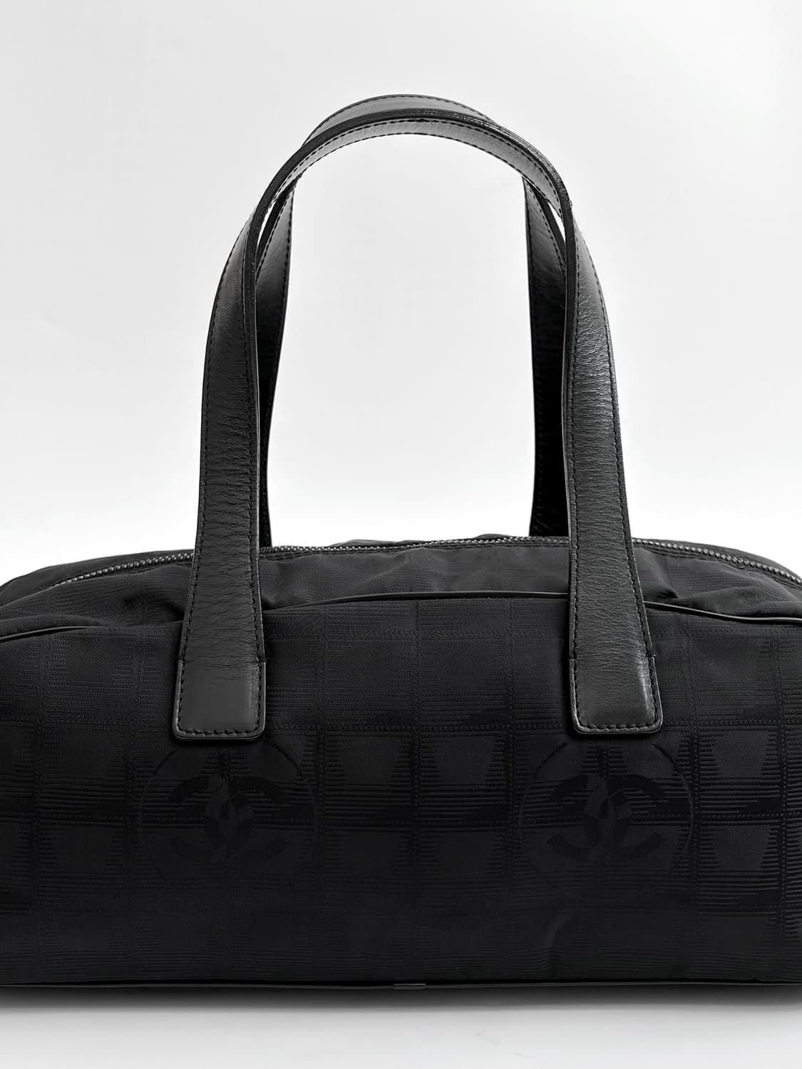 샤넬 뉴트래블라인 바게트 토트백 판매합니다. 상품이미지2