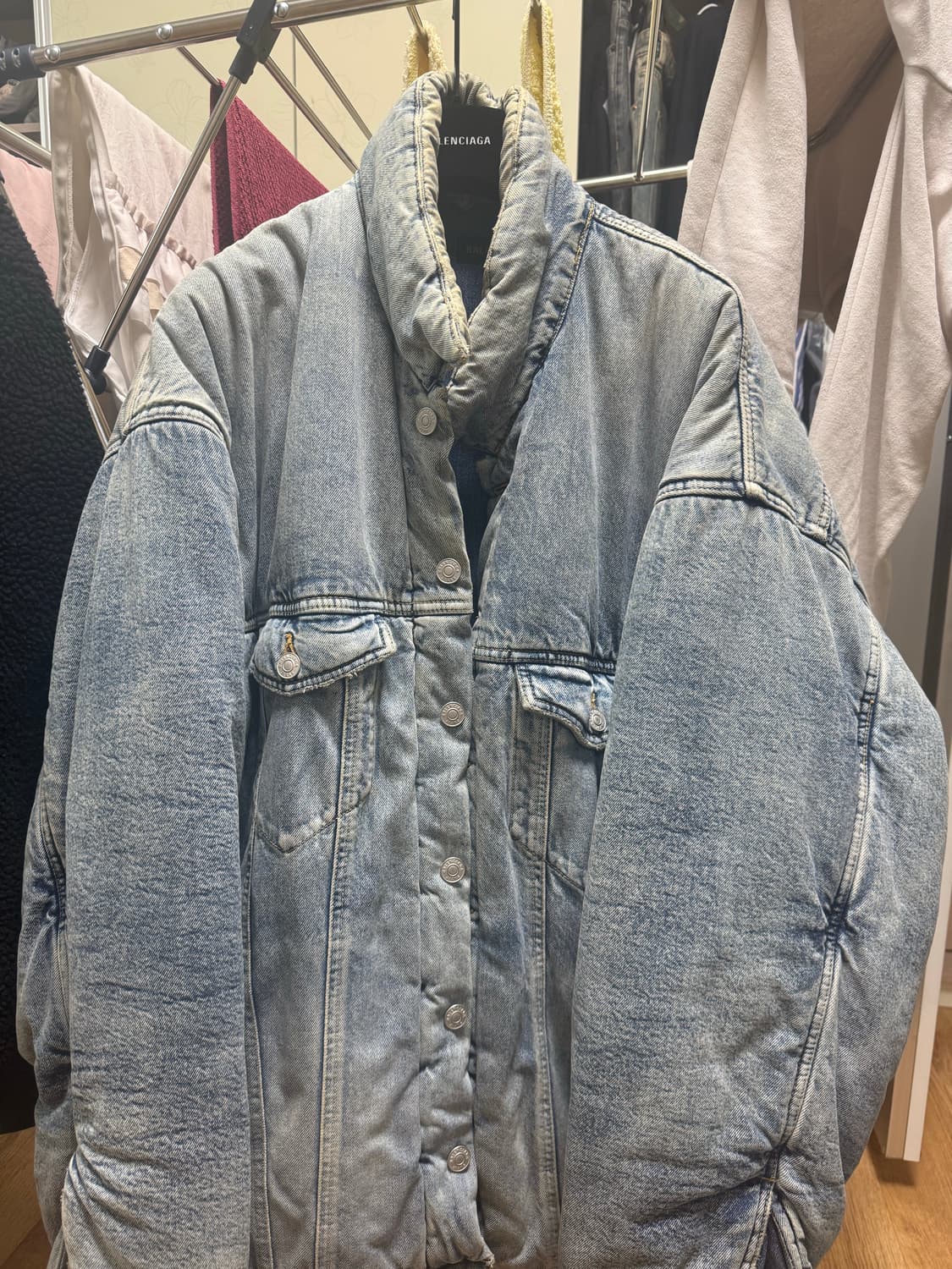 발렌시아가 페디드데님 자켓 팝니다 상품이미지1