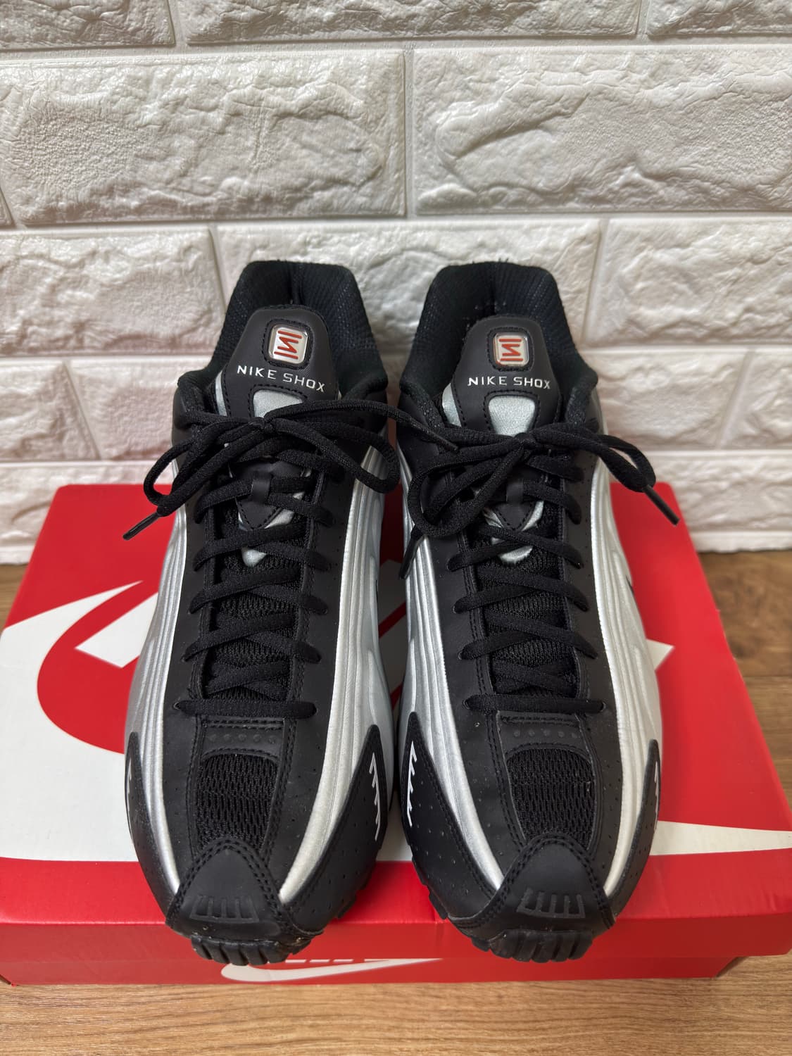 나이키 샥스 R4 메탈릭 실버 레드 상품이미지3