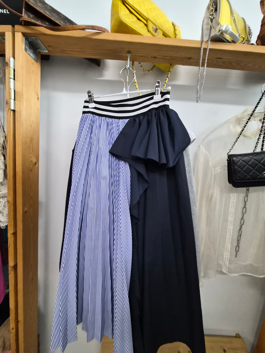 에고이스트 언발 프릴 맨투맨.지고트 언발 스커트 상품이미지7