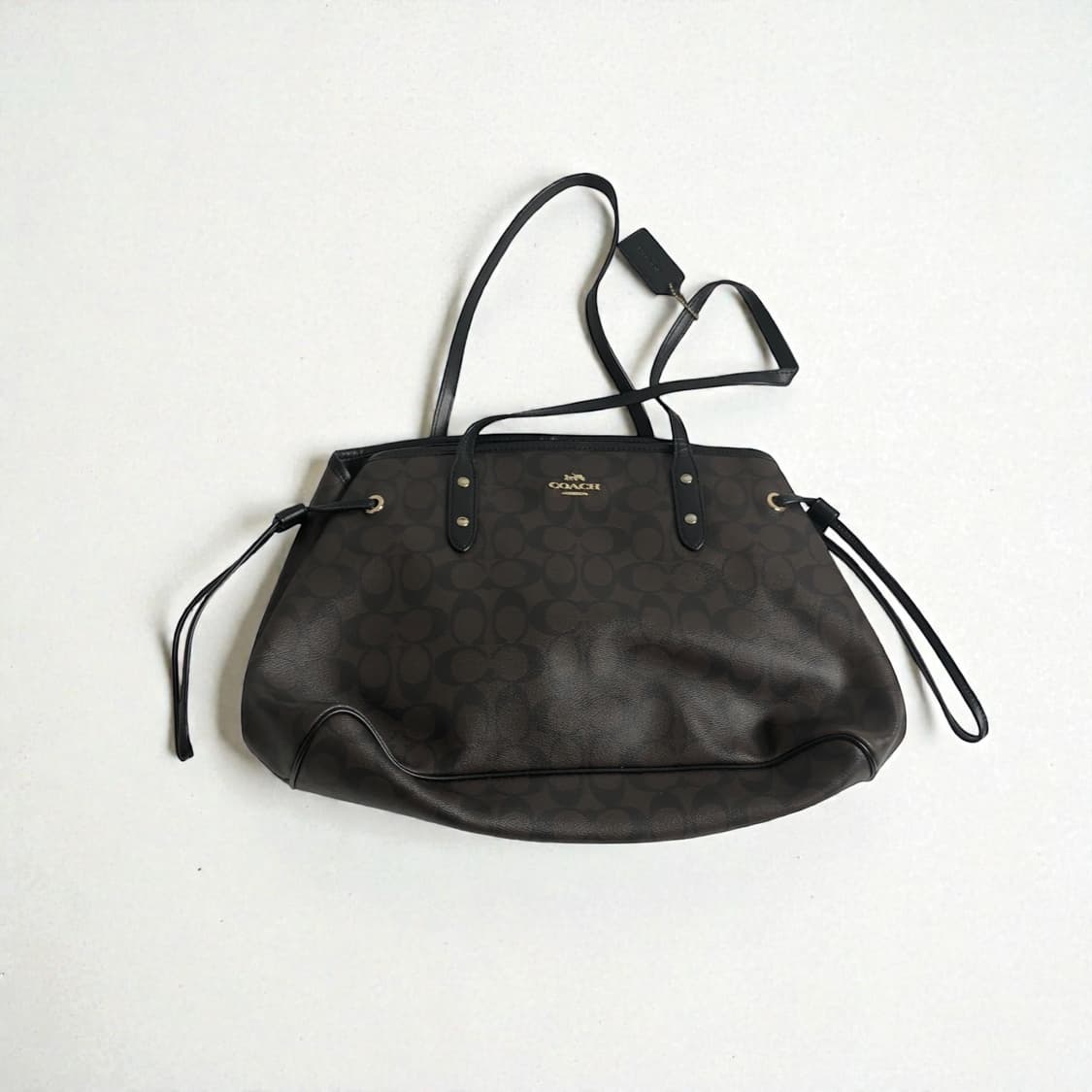 코치 시그니처 숄더백 상품이미지1